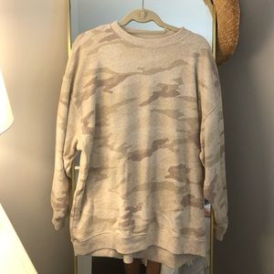 American Eagle Oversized camo crewneck